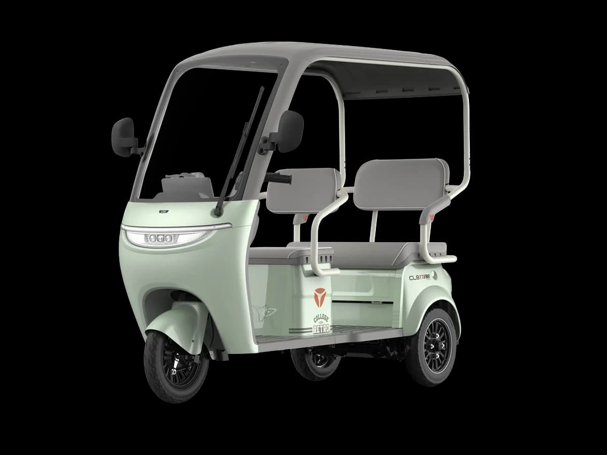 Triciclo eléctrico con cabina YADEA CL8, vista de tres cuartos