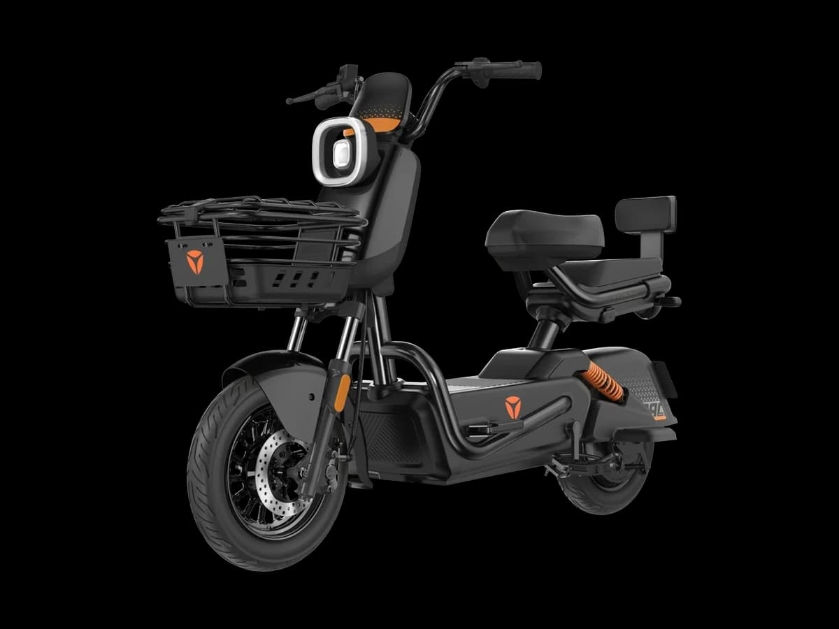 Bicimoto eléctrica YADEA GB15 en negro, vista de tres cuartos