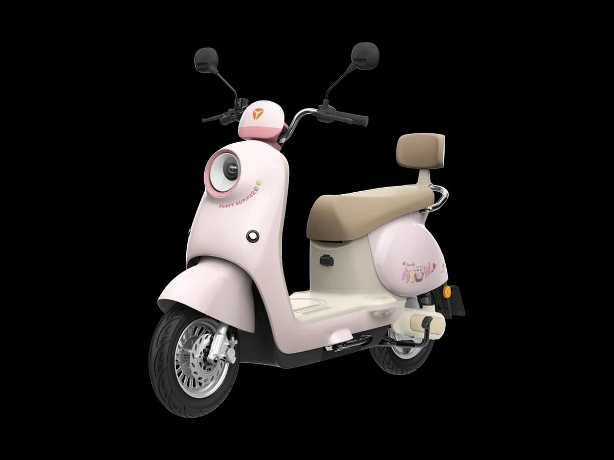 Bicimoto eléctrica YADEA MIA en rosa claro, vista de tres cuartos