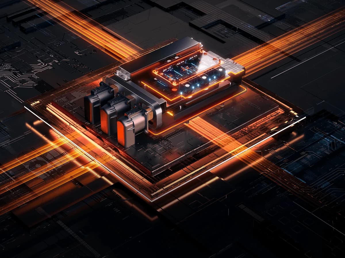 Close-up del controlador IGBT de una YADEA sobre su placa